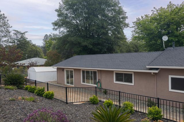 17146 Vintage Dr, Grass Valley, CA 95949