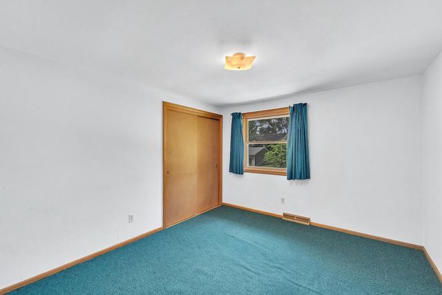 2131 Empire DRIVE, Waukesha, WI 53186