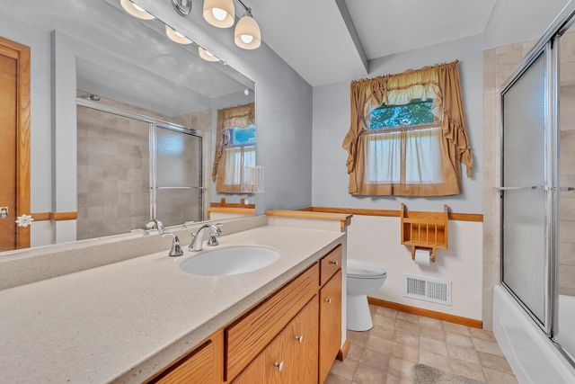 2131 Empire DRIVE, Waukesha, WI 53186