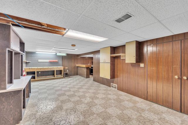 2131 Empire DRIVE, Waukesha, WI 53186