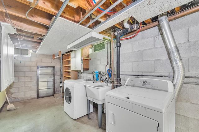 2131 Empire DRIVE, Waukesha, WI 53186