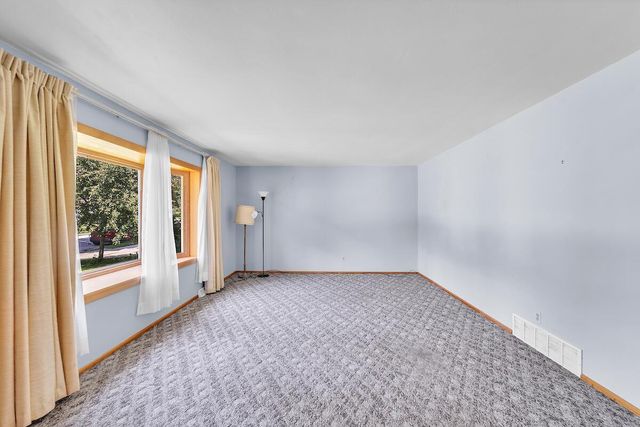 2131 Empire DRIVE, Waukesha, WI 53186