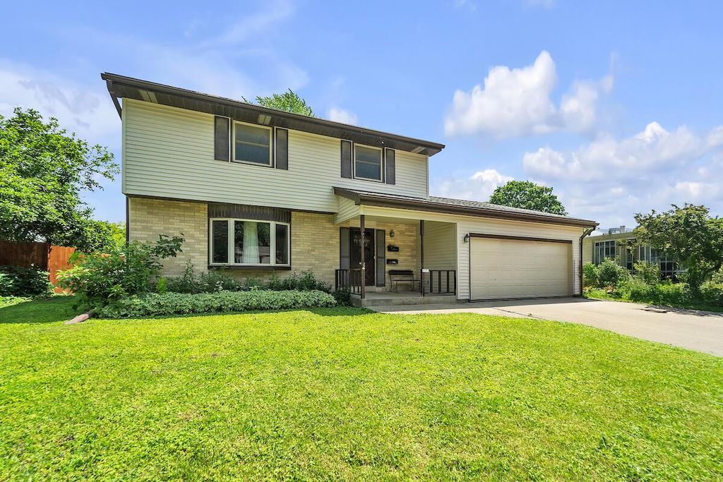 2131 Empire DRIVE, Waukesha, WI 53186