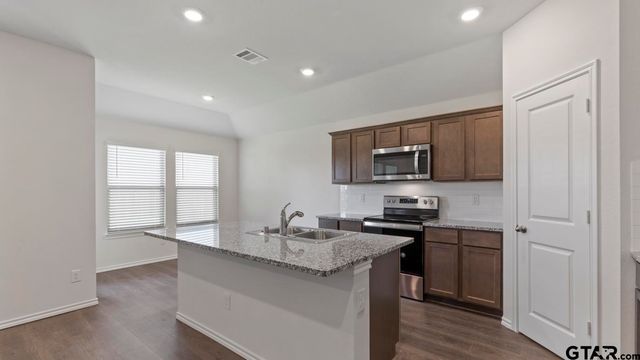 5024 Shumard Drive, Lindale, TX 75771