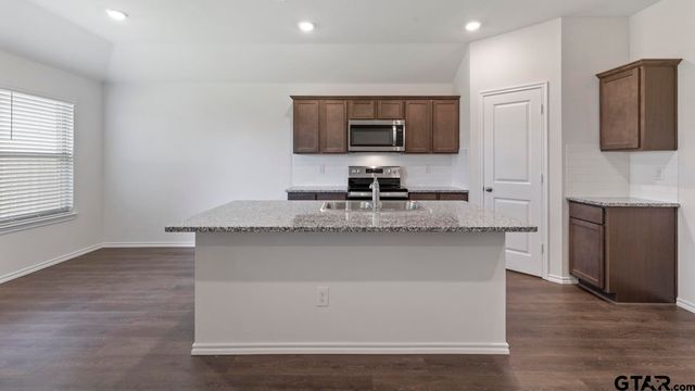 5024 Shumard Drive, Lindale, TX 75771