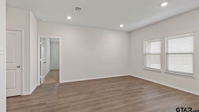 5024 Shumard Drive, Lindale, TX 75771