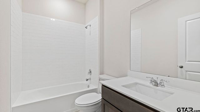 5024 Shumard Drive, Lindale, TX 75771