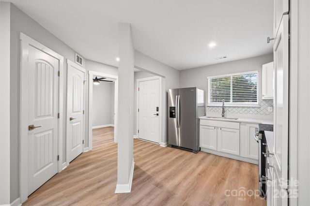 2545 Stockbridge Drive, Charlotte, NC 28210