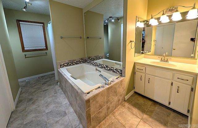 208 MC 6087, Yellville, AR 72687