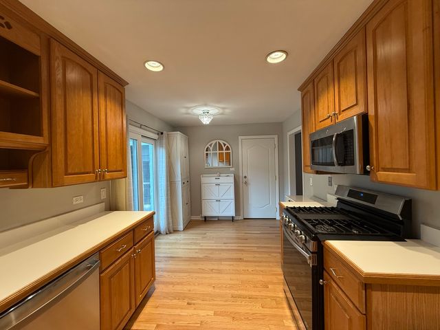 1954 Redwood Lane, Northbrook, IL 60062