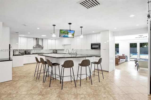 20100 NE 20th Ct, Miami, FL 33179
