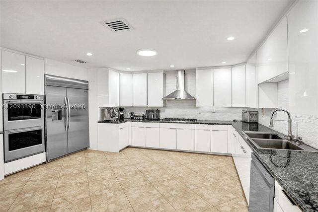 20100 NE 20th Ct, Miami, FL 33179
