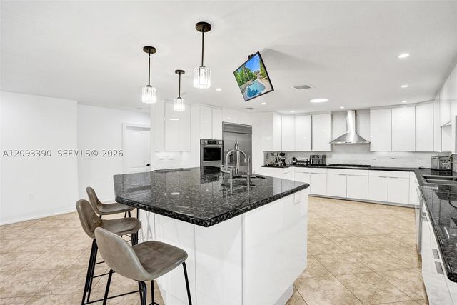 20100 NE 20th Ct, Miami, FL 33179