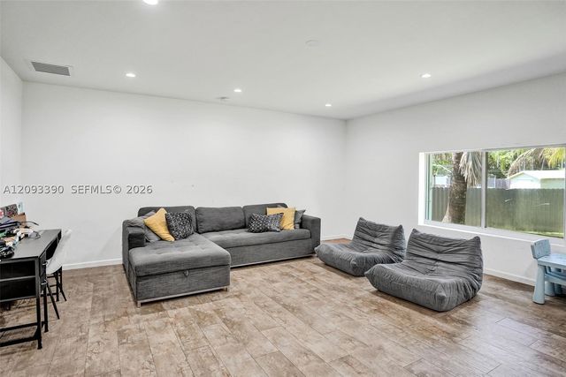 20100 NE 20th Ct, Miami, FL 33179