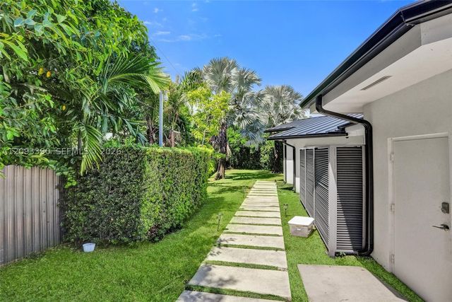 20100 NE 20th Ct, Miami, FL 33179