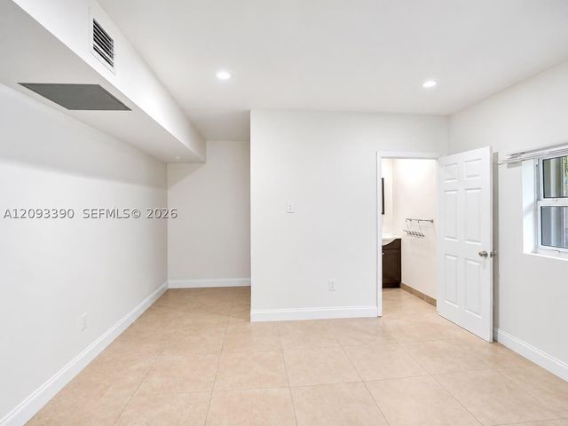 20100 NE 20th Ct, Miami, FL 33179
