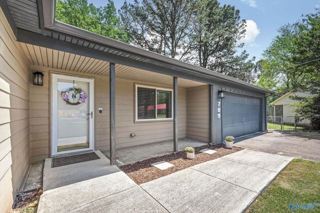 709 Royce Circle SE, Huntsville, AL 35803