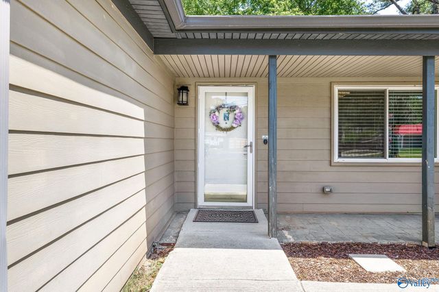 709 Royce Circle SE, Huntsville, AL 35803