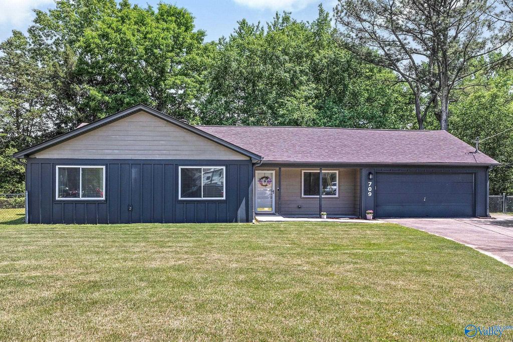 709 Royce Circle SE, Huntsville, AL 35803