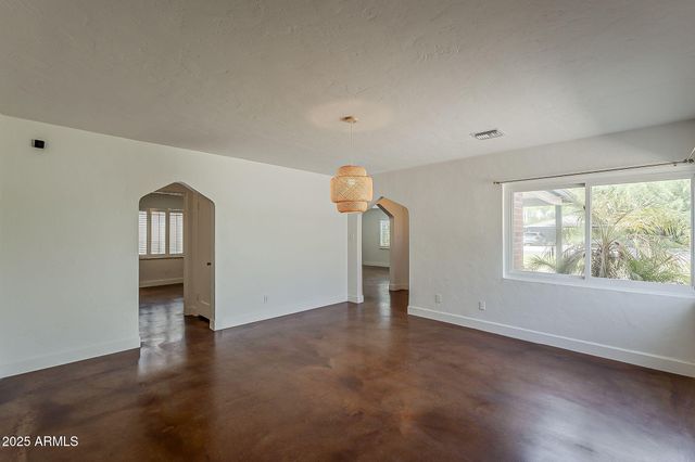 331 W EDGEMONT Avenue, Phoenix, AZ 85003