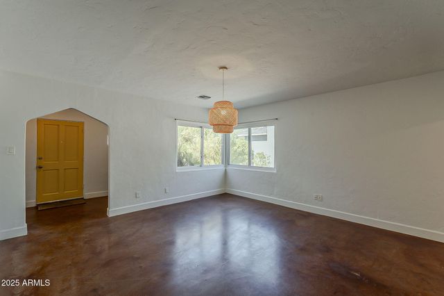 331 W EDGEMONT Avenue, Phoenix, AZ 85003