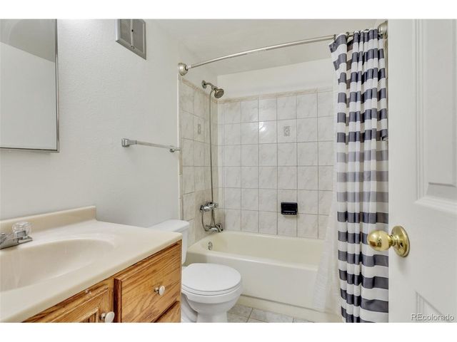 2471 S Xanadu Way B, Aurora, CO 80014