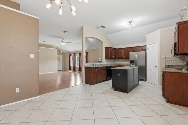 1104 Deedee Creek Drive, Euless, TX 76040