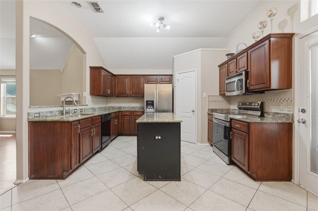 1104 Deedee Creek Drive, Euless, TX 76040