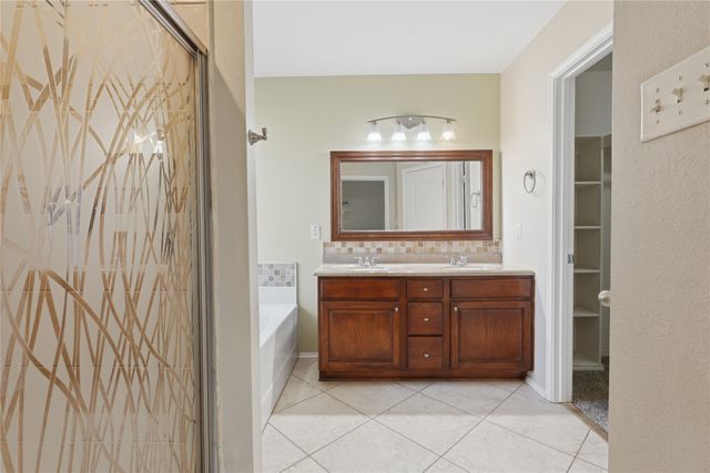1104 Deedee Creek Drive, Euless, TX 76040