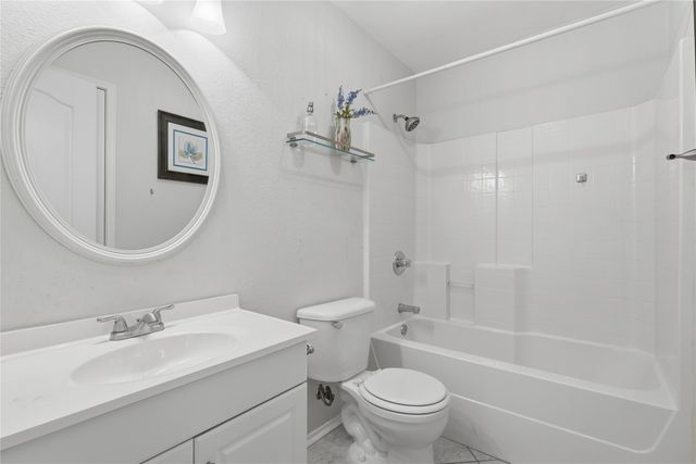 1104 Deedee Creek Drive, Euless, TX 76040