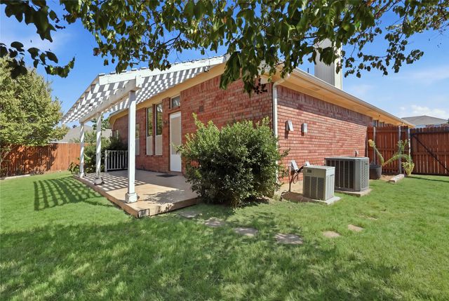 1104 Deedee Creek Drive, Euless, TX 76040