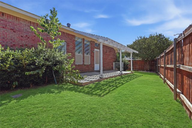 1104 Deedee Creek Drive, Euless, TX 76040