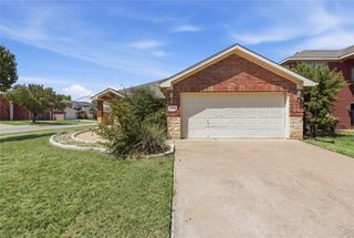 1104 Deedee Creek Drive, Euless, TX 76040
