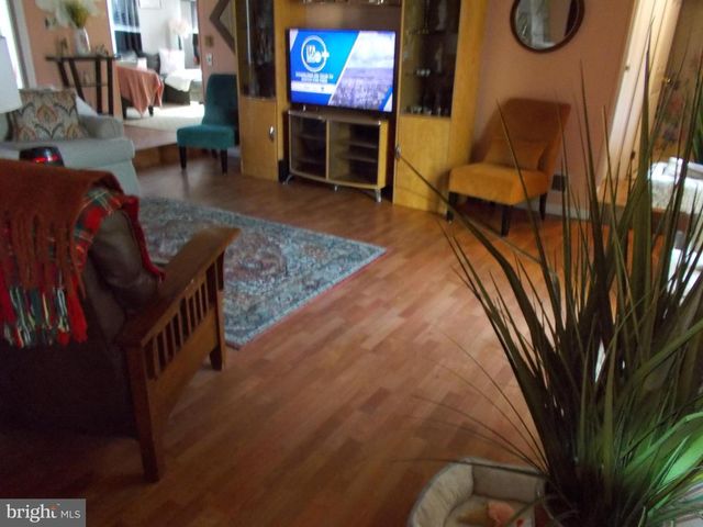 6 CHEYENNE DRIVE, Hazelton, PA 18202