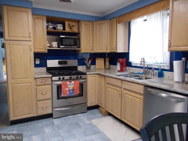 6 CHEYENNE DRIVE, Hazelton, PA 18202