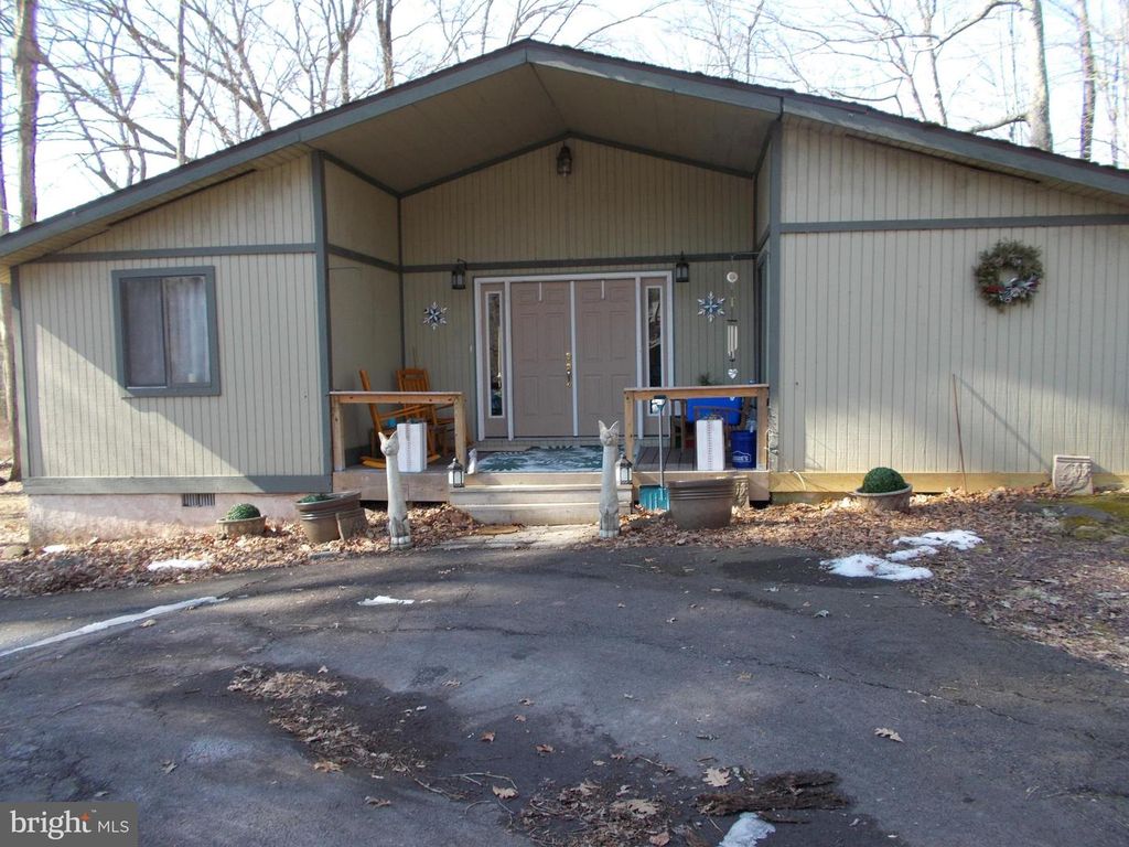 6 CHEYENNE DRIVE, Hazelton, PA 18202