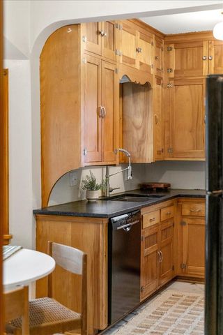 2476 Stillwater Road E, Maplewood, MN 55119