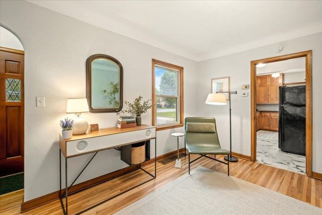 2476 Stillwater Road E, Maplewood, MN 55119