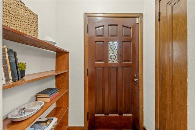 2476 Stillwater Road E, Maplewood, MN 55119
