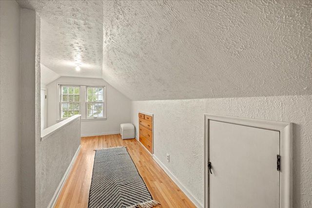 2476 Stillwater Road E, Maplewood, MN 55119