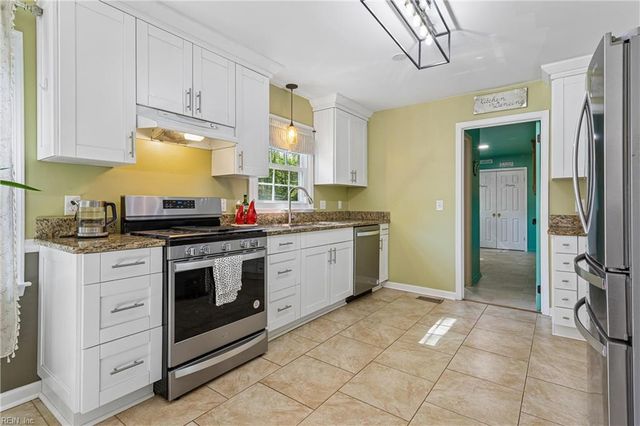 101 Azalea DR, Yorktown, VA 23692