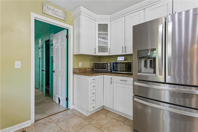 101 Azalea DR, Yorktown, VA 23692