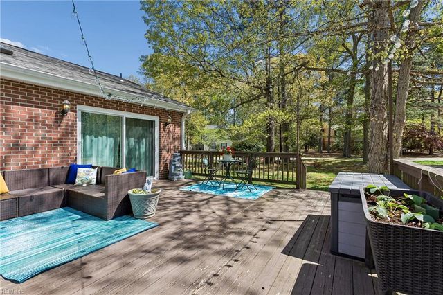 101 Azalea DR, Yorktown, VA 23692