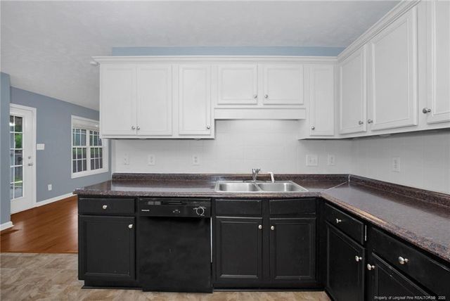 188 Fallingleaf Drive, Raeford, NC 28376