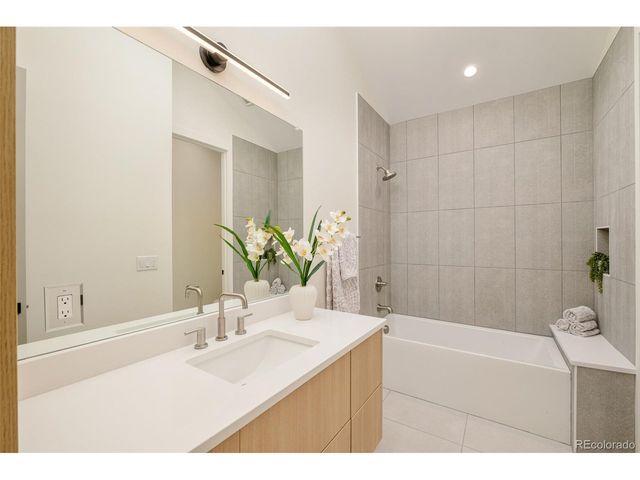 566 Cook St, Denver, CO 80206