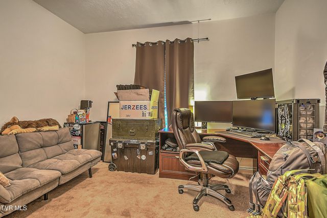 701 West Locust Street Apt 17, Johnson City, TN 37604