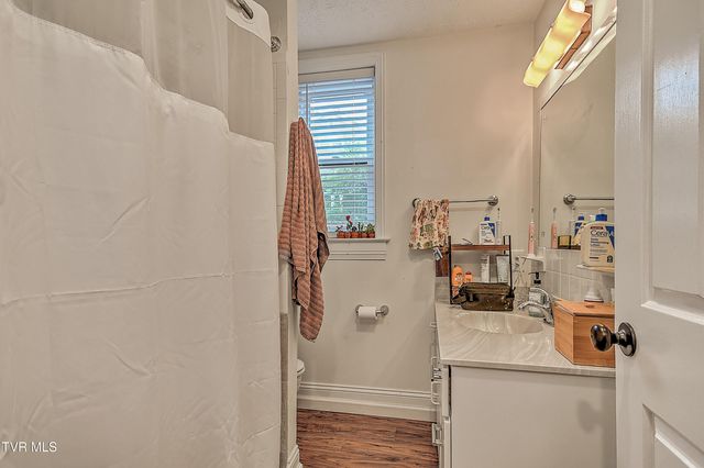 701 West Locust Street Apt 17, Johnson City, TN 37604