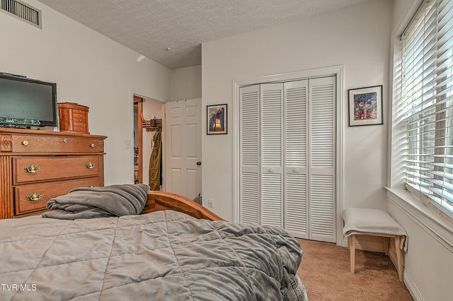 701 West Locust Street Apt 17, Johnson City, TN 37604