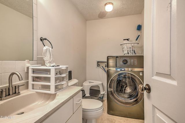 701 West Locust Street Apt 17, Johnson City, TN 37604