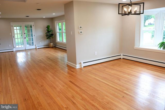 373 KINGS HWY, Swedesboro, NJ 08085